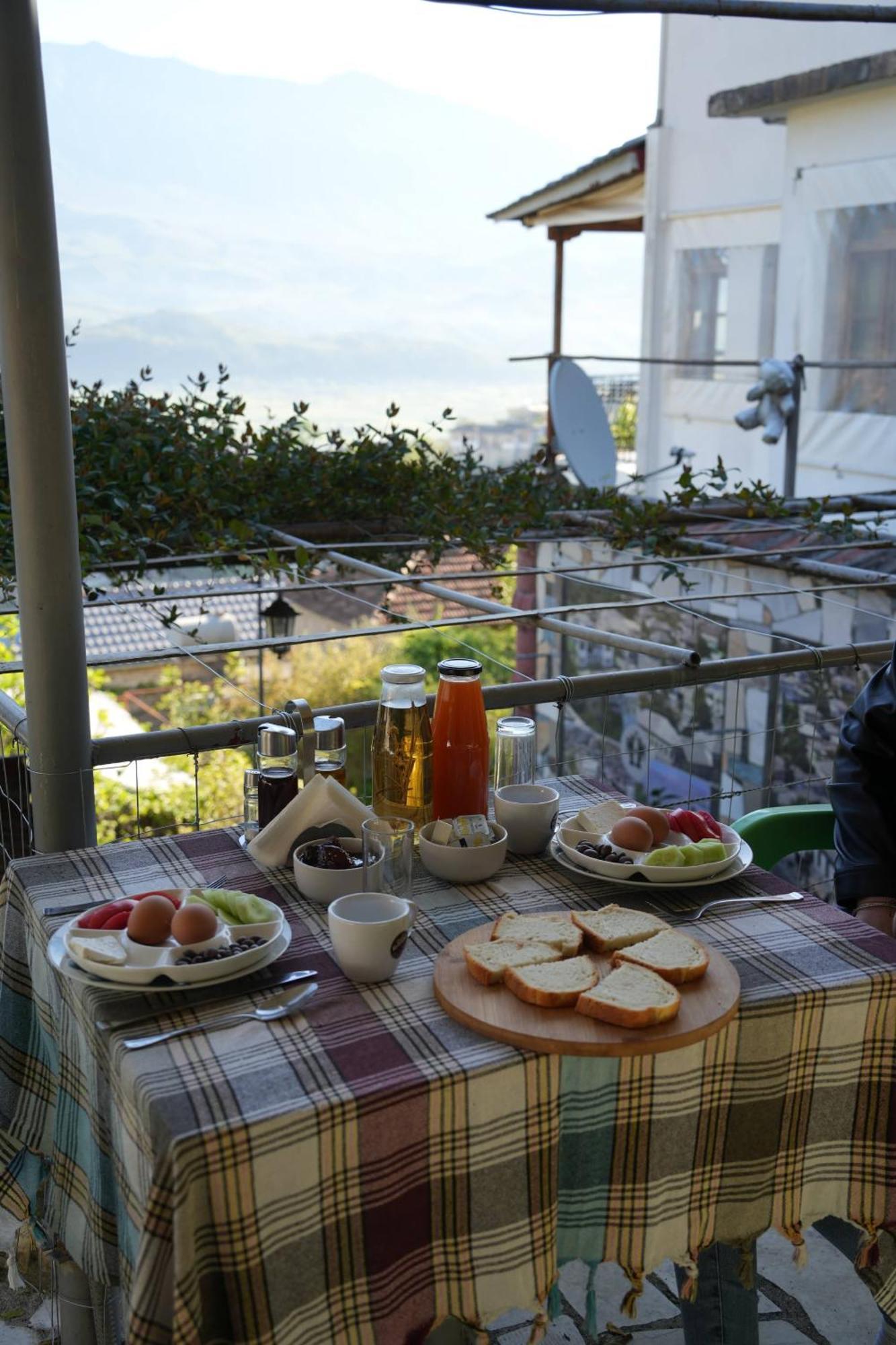 Guest House Bake Gjirokastër Exterior foto